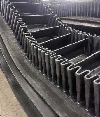 Купить Black Corrugated Sidewall Conveyor Belt for Large Inclination Transportation online manufacture